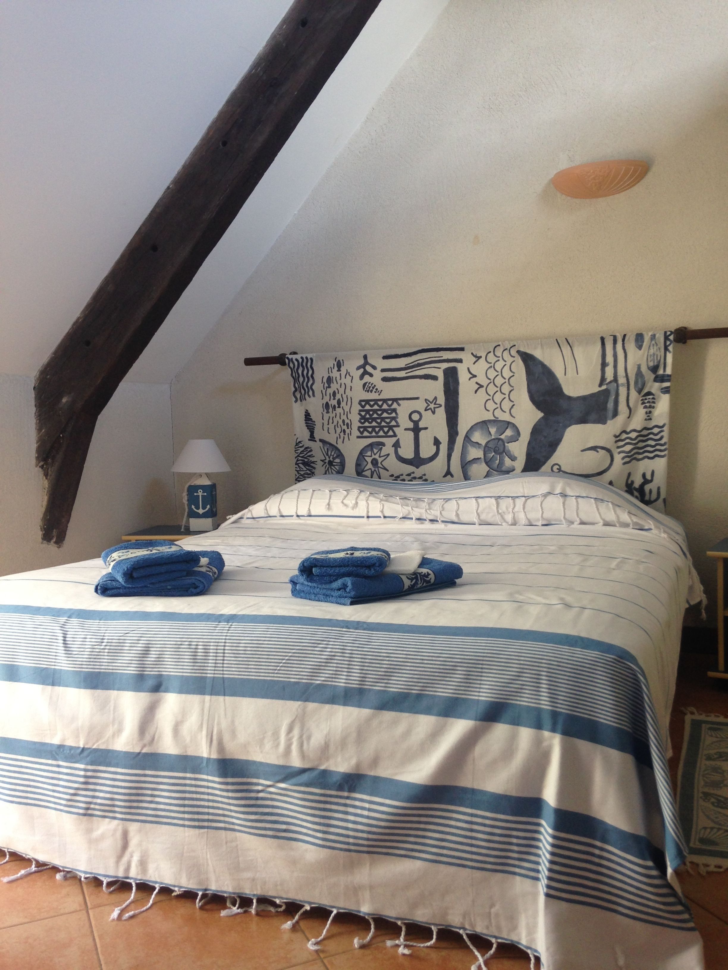 1 habitación, decoración personalizada y muebles diferentes 