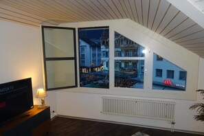 Apartment, 2 Schlafzimmer | Blick auf die Strasse