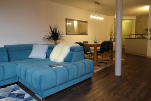 Apartment, 2 Bedrooms | Living room