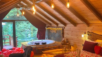 Premium-bungalow, poreamme | 1 makuuhuone, italialaiset Frette-lakanat, ylelliset vuodevaatteet