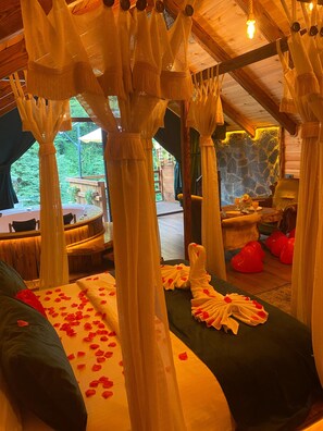 Exclusive Bungalow, Jetted Tub | 1 bedroom, Frette Italian sheets, premium bedding, down duvets