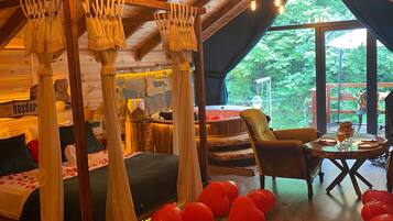 Bungalow – exclusive, massasjebadekar | 1 soverom, italienske Frette-laken og sengetøy av topp kvalitet