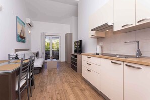 Interior - Holiday apartment with balcony and air conditioning (Baška)