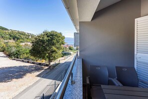 Property grounds - Holiday apartment with balcony and air conditioning (Baška)