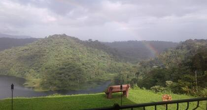 Waldgrundstück mit bestem Seeblick in Costa Rica