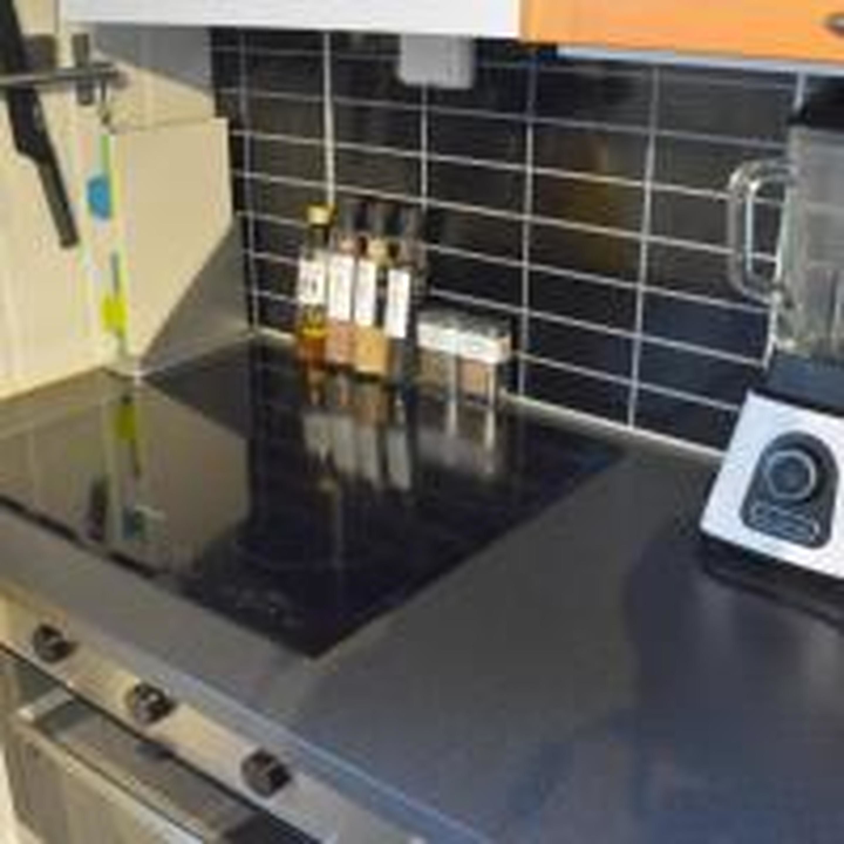 Kjøleskap, mikrobølgeovn, kaffetrakter/tekoker og vannkoker