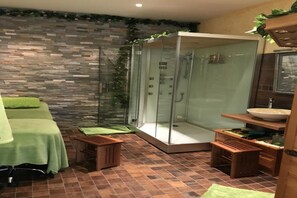 Family Room | Bathroom - Pearl Interlaken Apartment (Interlaken)