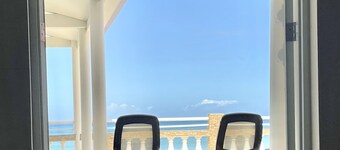 Hus direkte på stranden med smukke tropiske solnedgange nær Rincon