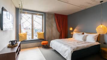 Premium bedding, pillowtop beds, in-room safe, blackout drapes
