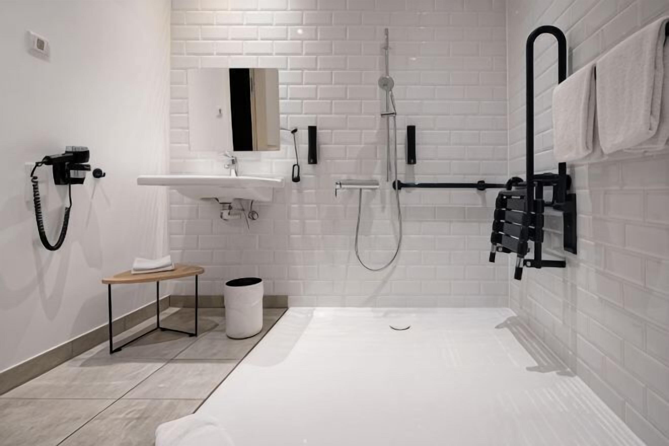 Baño | Ducha, secador de pelo, toallas y jabón