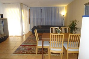 Departamento, 2 habitaciones (Babylon) | Sala de estar | Televisión, chimenea y películas con cargo 