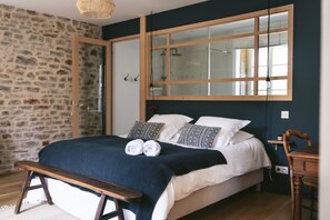 Kahden hengen comfort-huone | Ylelliset vuodevaatteet, pillowtop-patjalliset sängyt