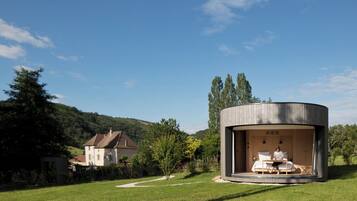 Kabin Mewah, pemandangan bukit | Seprai premium, bantalan ekstra lembut, dan didekorasi berbeda-beda