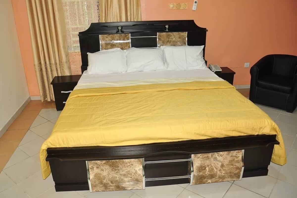 Executive Single Room | Desk, blackout curtains, free WiFi, bed sheets