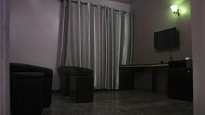 Single Room | Living room | 32-inch LED TV with cable channels, TV - De Revelation Hotel (Port Harcourt)