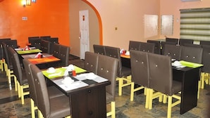Breakfast, lunch and dinner served - De Revelation Hotel (Port Harcourt)