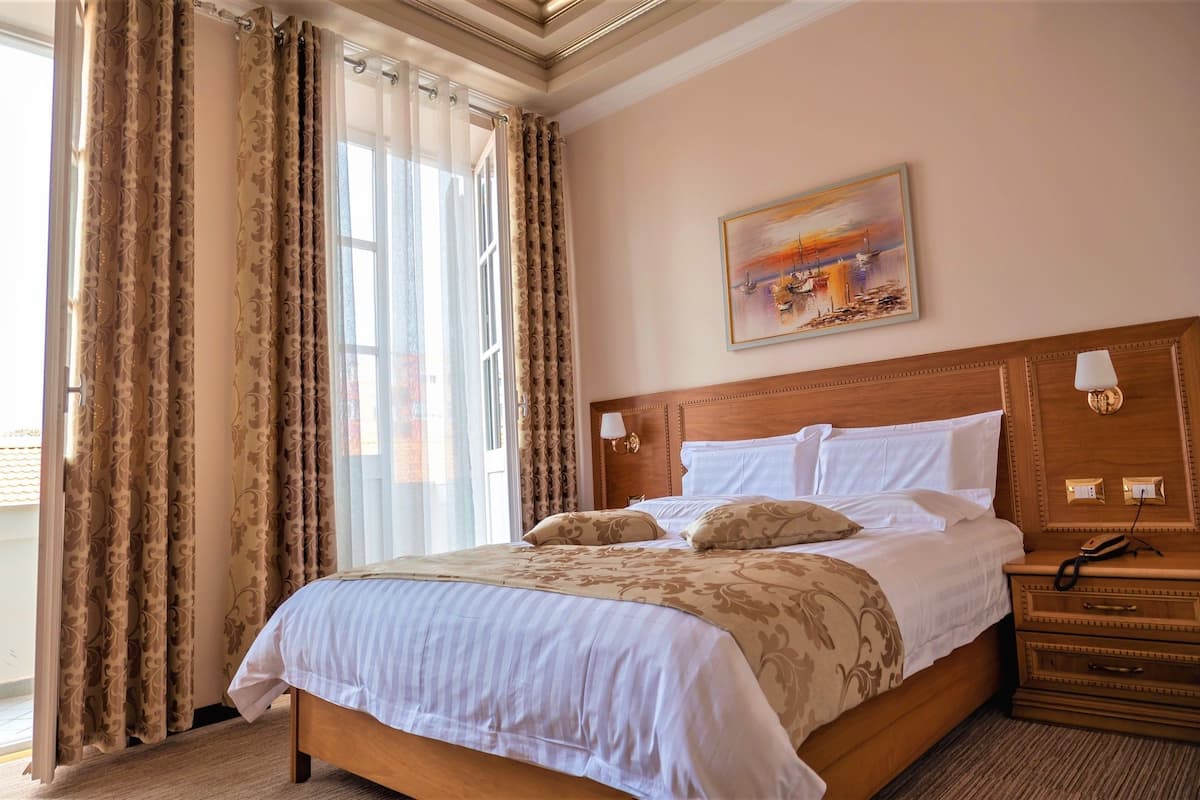 Doppelzimmer, Balkon, Stadtblick | Hochwertige Bettwaren, Daunenbettdecken, Minibar, Zimmersafe