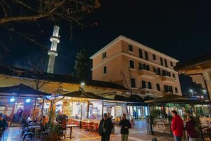 تناول الطعام بالخارج