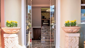Property entrance - Hotel Boka (Tirana)