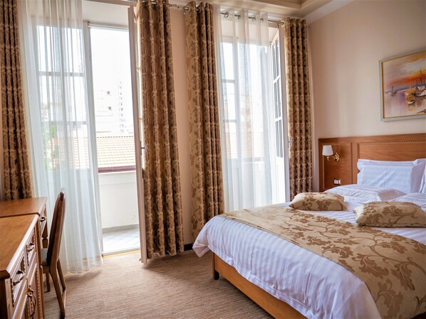 Chambre Double, balcon, vue ville
