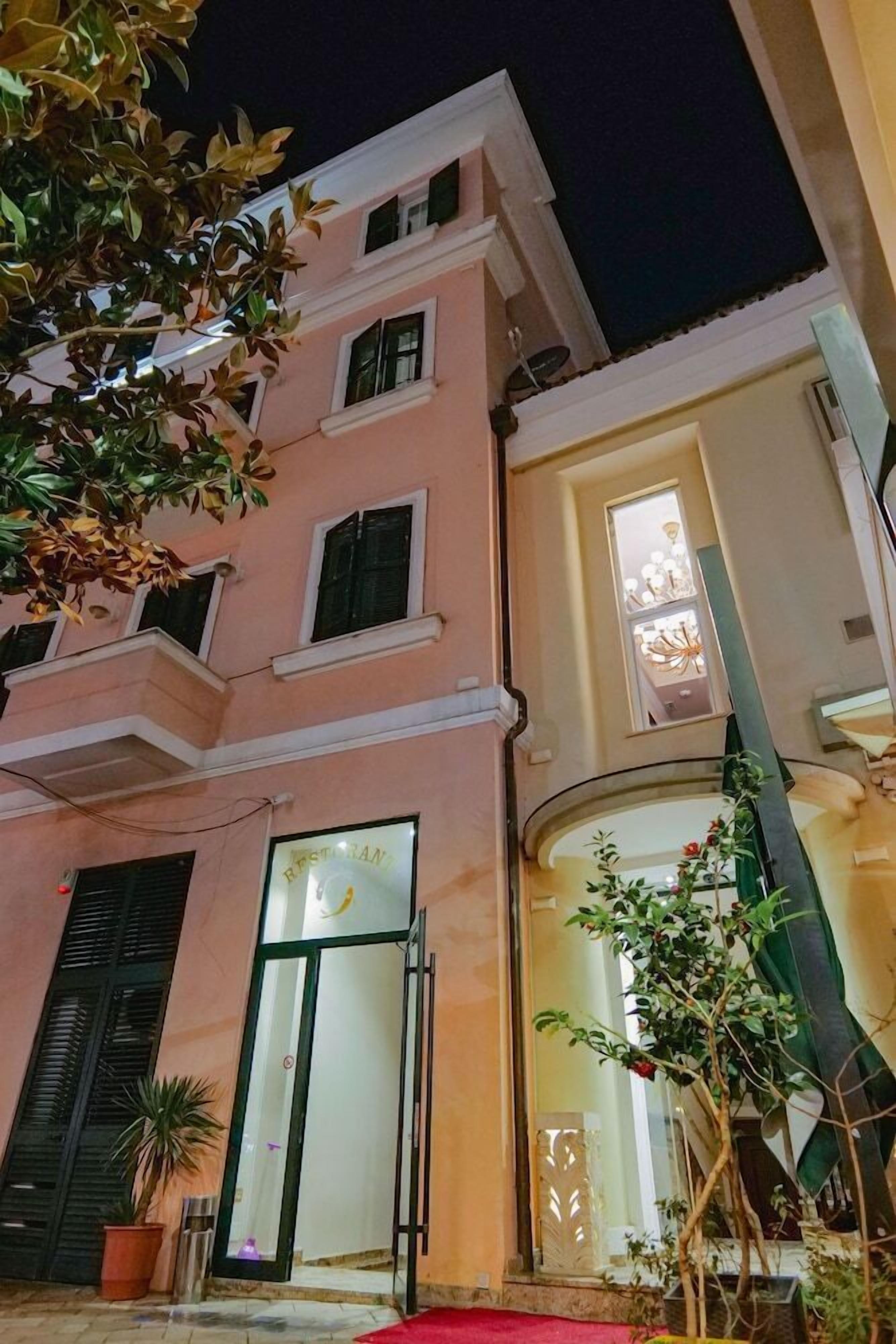 المنشأة من الخارج