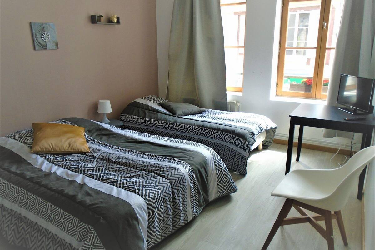 Værelse til 3 personer (E) | 1 soveværelse, gratis Wi-Fi, sengetøj