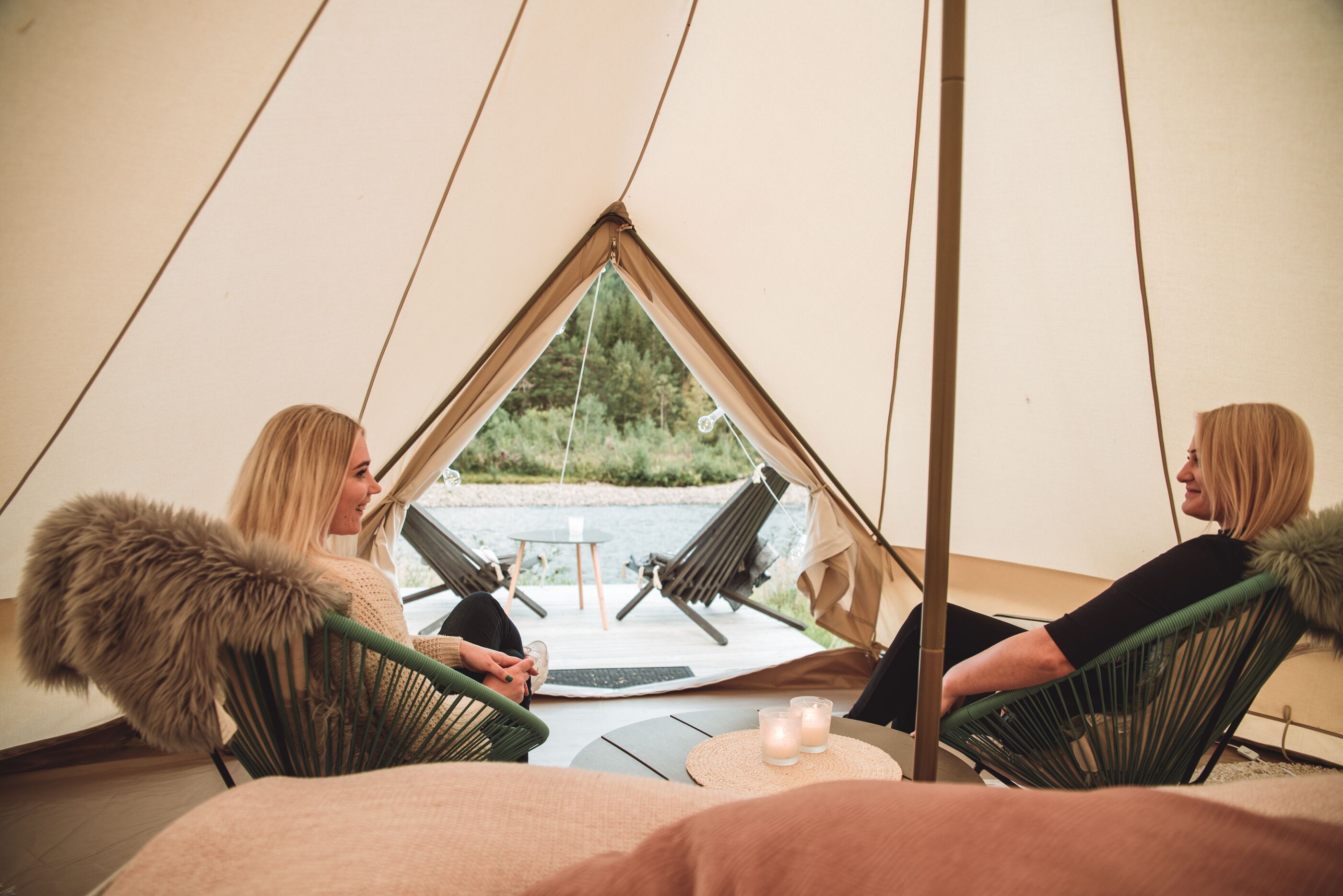 Telt – exclusive, delt bad | Oppholdsområde | Flatskjerm-TV