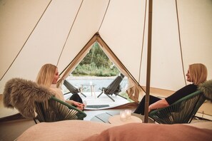 Vandað tjald - sameiginlegt baðherbergi | Stofa | Flatskjársjónvarp