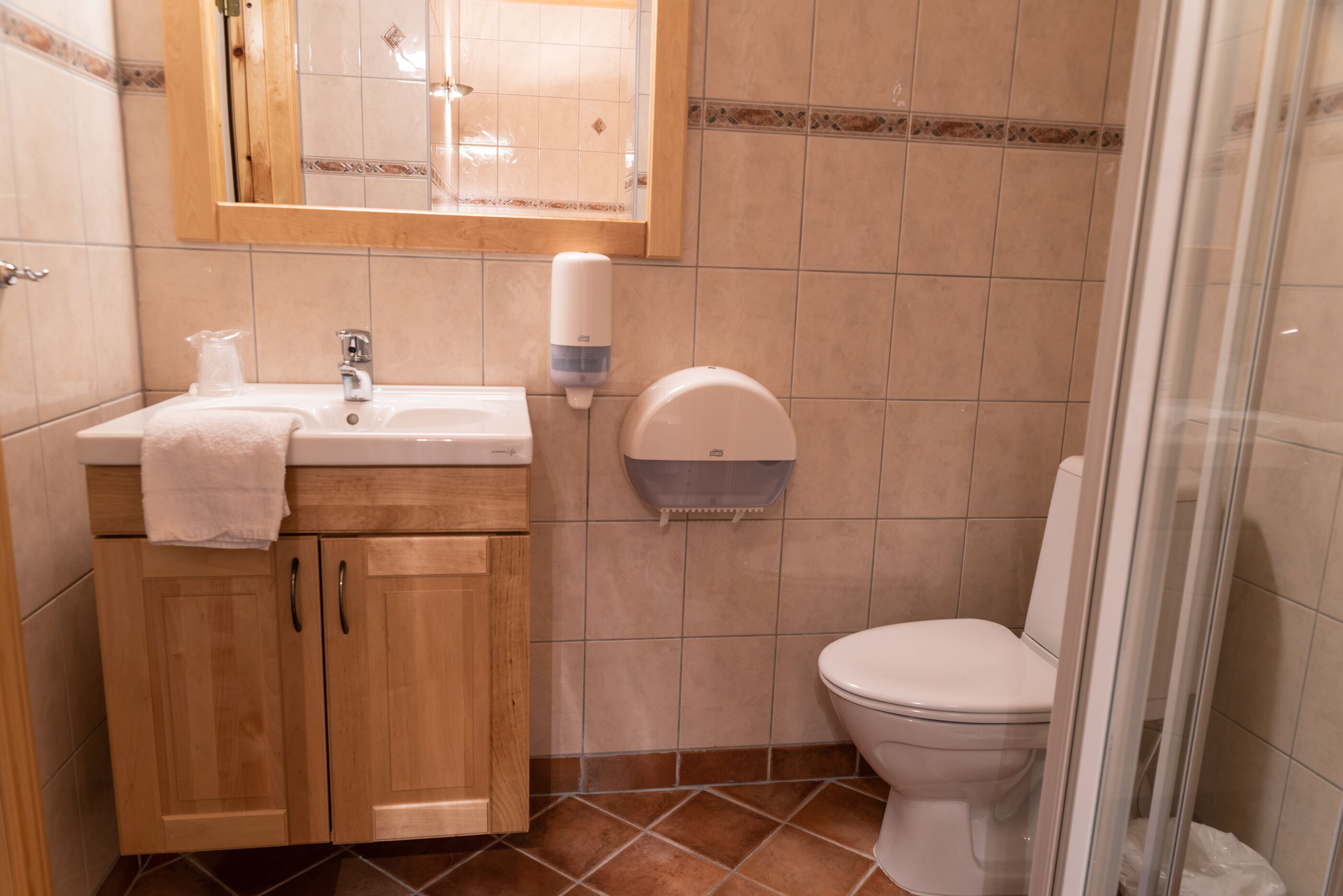 suite | bathroom sink