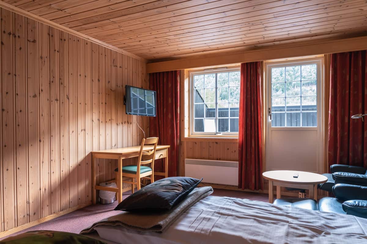 double room | blackout curtains, soundproofing