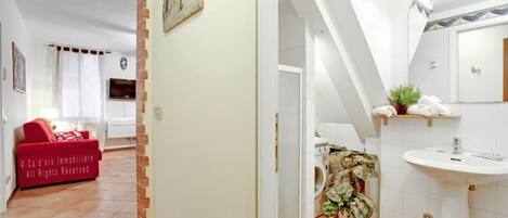 Apartment, 1 Schlafzimmer | Badezimmer | Dusche, Handtücher