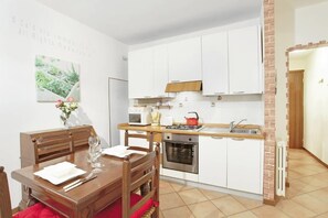 Apartment, 1 Schlafzimmer | Eigene Küche | Großer Kühlschrank, Mikrowelle, Ofen, Herdplatte
