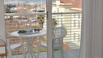 Comfort Double or Twin Room, Balcony | Room amenity