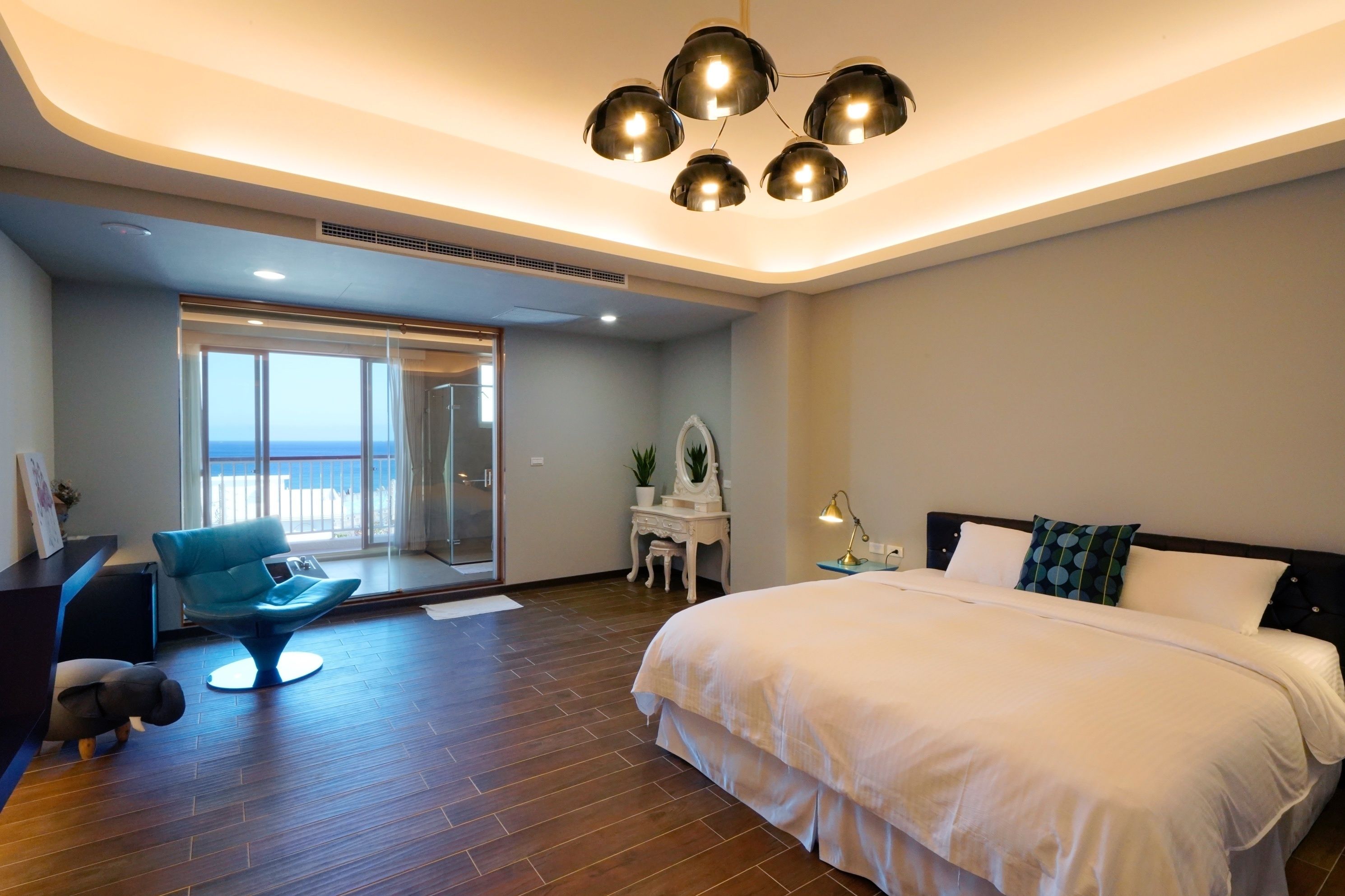 Habitación Deluxe doble, vistas al mar | Edredones de plumas, colchones con acolchado adicional, cortinas opacas