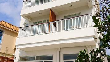 Façana frontal de l'allotjament