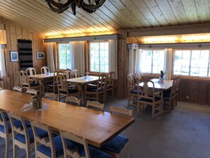 Tägliches Frühstücksbuffet gegen Gebühr