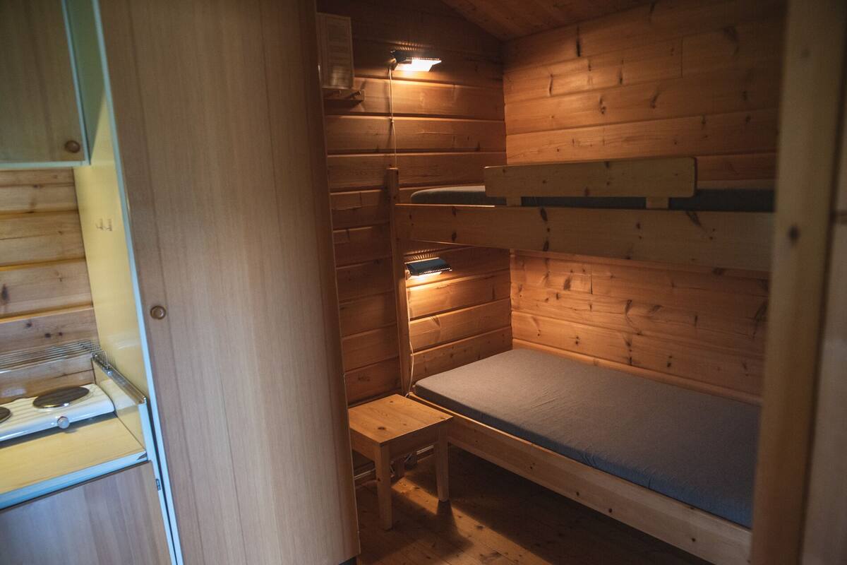 Cabin, 2 Bedrooms, Shared Bathroom | Living area