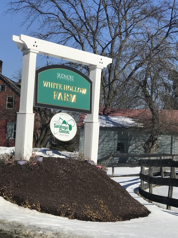 Exterior - Horse riding and horse enthusiasts. Private country setting (Stillwater)