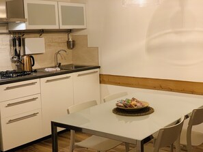 Apartment, 1 Bedroom | Private kitchenette | Full-sized fridge, microwave, stovetop, cookware/dishes/utensils - Grimaldi Apartments - Casa di Emma (Venice)