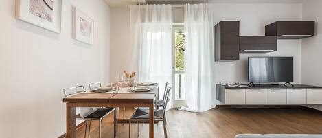 Apartment, 3 Bedrooms | In-room dining