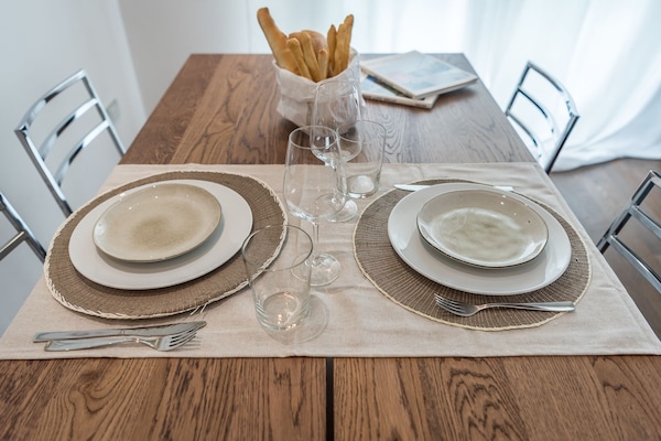 Apartamento, 3 habitaciones | Servicio de comidas en la habitación