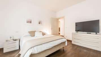 Apartment, 3 Bedrooms | 3 bedrooms, premium bedding, down comforters, individually decorated