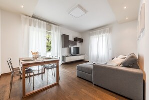 Apartment, 3 Bedrooms | In-room dining - Emilia Suite Life (Modena)