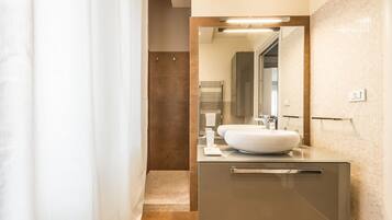 Apartment, 3 Bedrooms | Bathroom | Shower, hair dryer, slippers, bidet