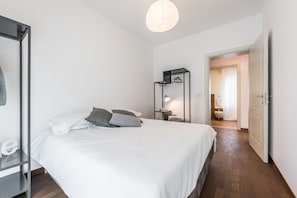 Apartamento, 3 quartos | 3 quartos, roupas de cama premium, edredons de pluma