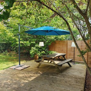 Outdoor dining - Le Colombard, cosy B&B (CONDOM)