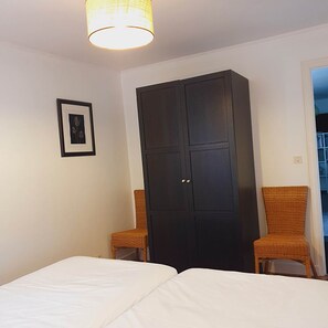 2 bedrooms, iron/ironing board, free WiFi, bed sheets - Le Colombard, cosy B&B (CONDOM)