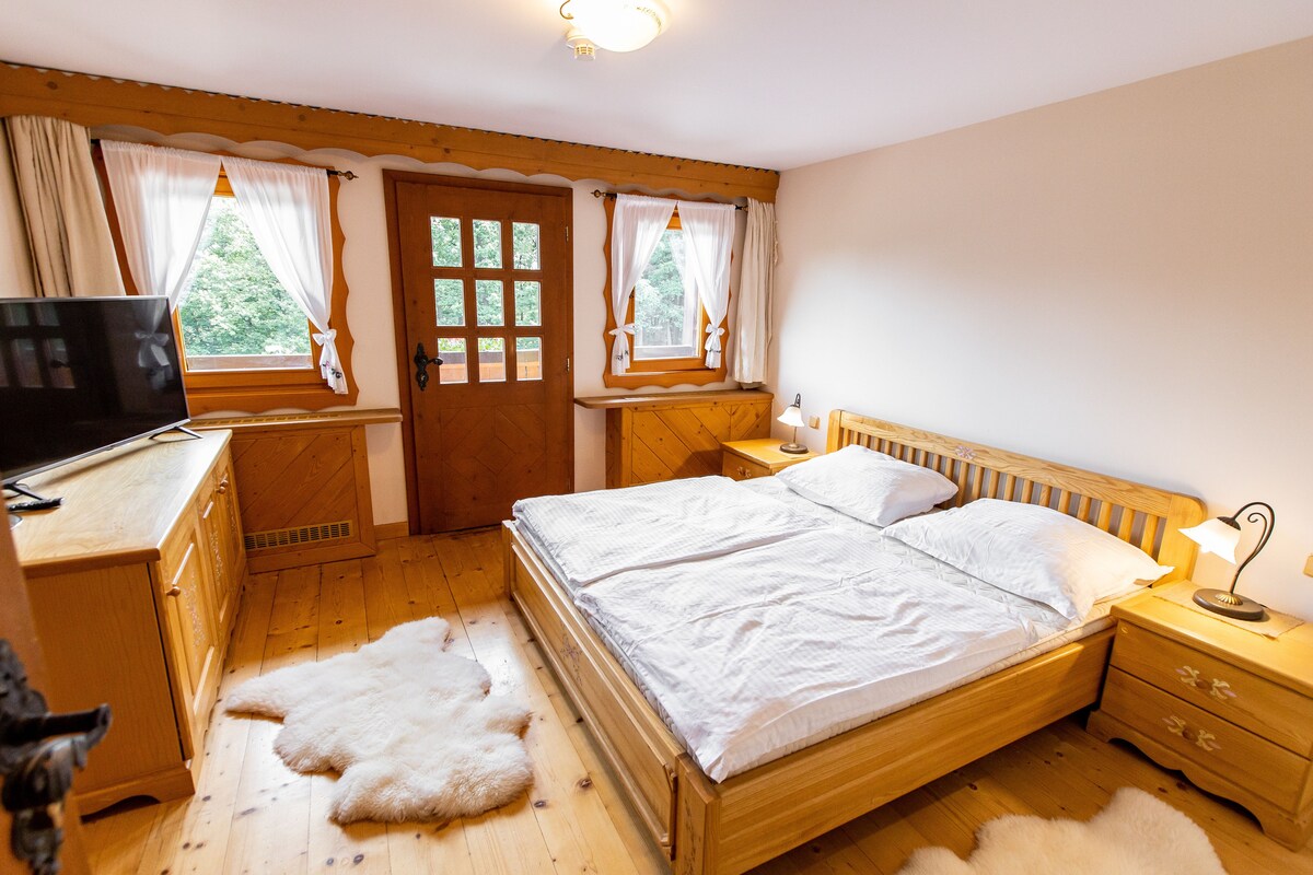 Double Room, Park View | 1 bedroom, minibar, desk, blackout curtains