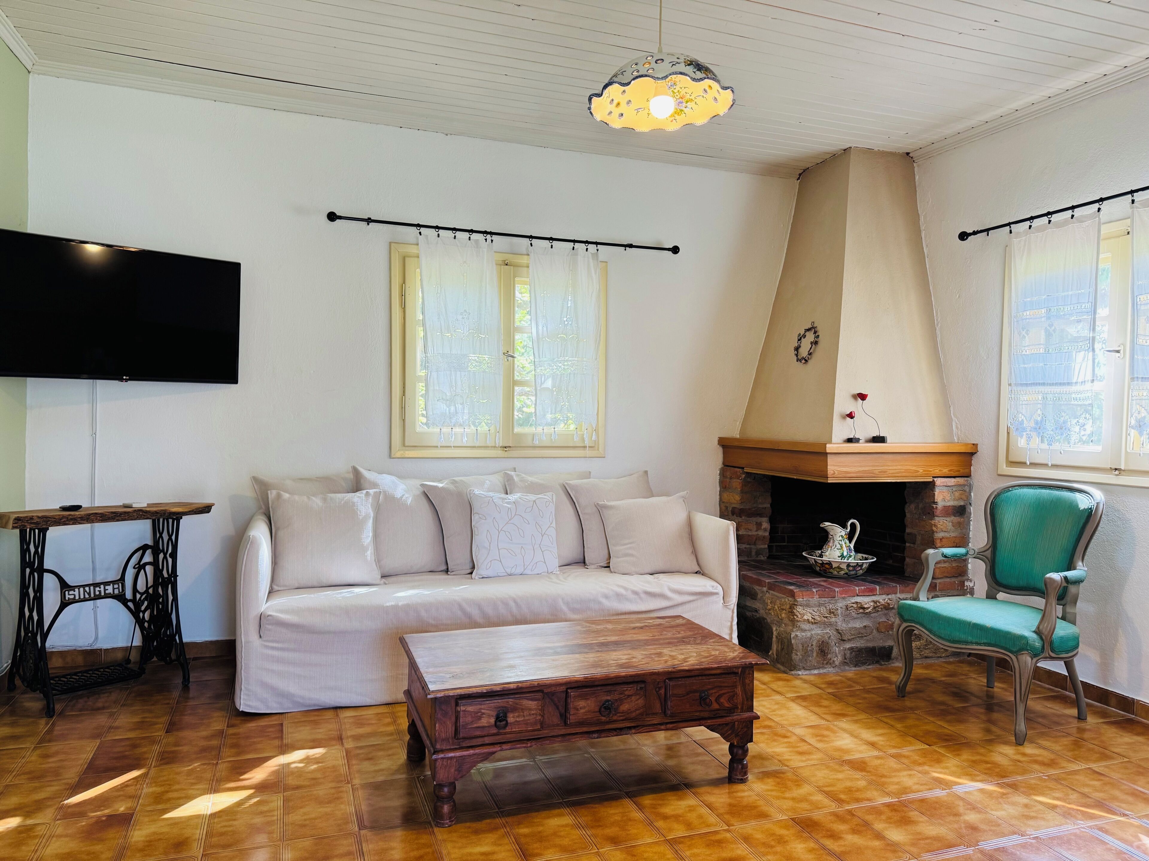 Télévision, cheminée