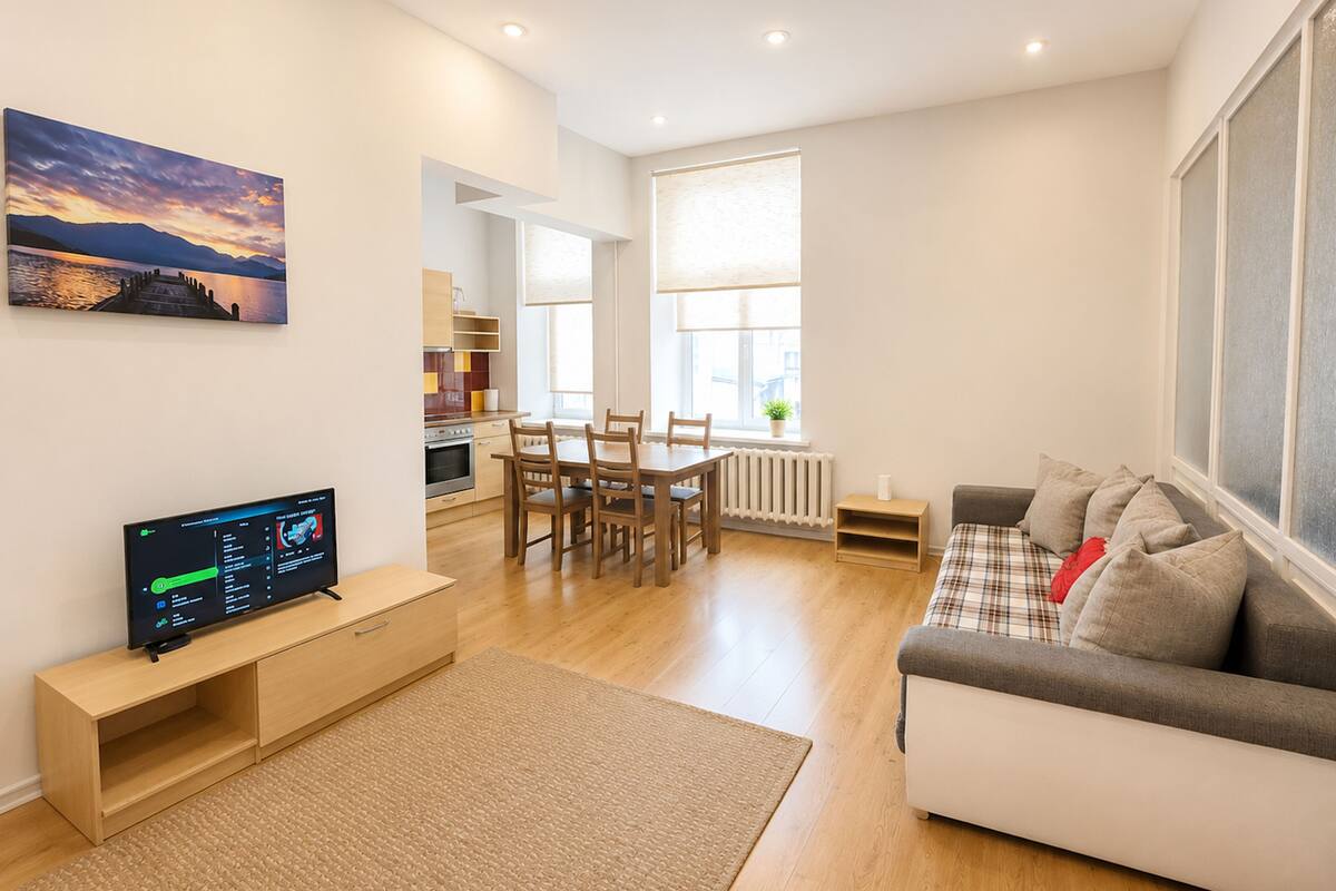Apartment, 1 Bedroom, Non Smoking, Courtyard View | Living area | 27-inch flat-screen TV with digital channels, LED TV